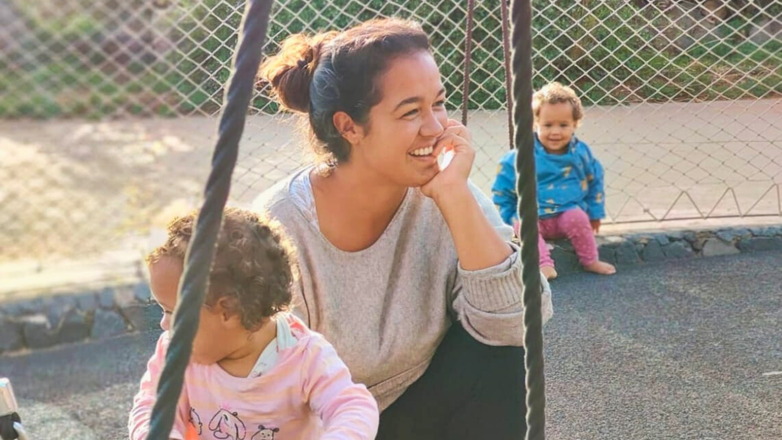 3-fach Mama, von Sohn und Zwillingsmädchen auf Teneriffa